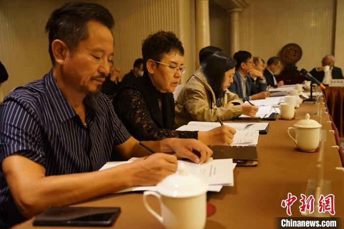 圖為座談會現(xiàn)場?！∨擞隄?攝