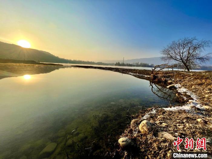 圖為青海省化隆縣黃河濕地景色?！±钣穹?攝