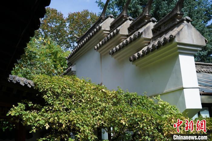 圖為西寧園林植物園內(nèi)的蘇式風(fēng)格建筑?！●R銘言 攝