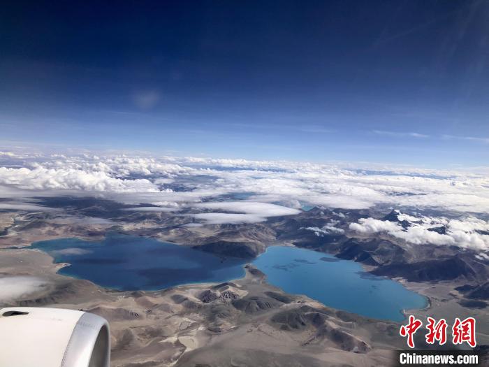 西藏阿里到拉薩航班途經(jīng)的高原湖泊?！?lt;a target='_blank' href='/'><p  align=