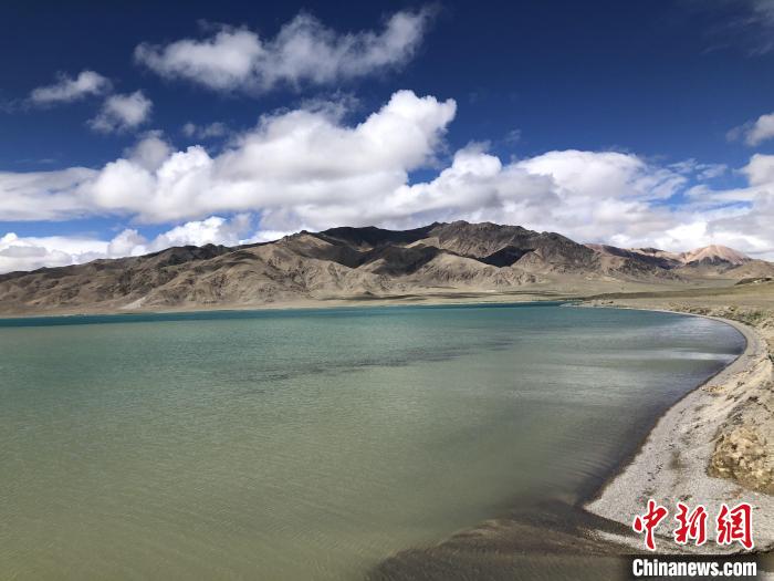 西藏阿里的高原湖泊別若錯(cuò)(又稱別若則錯(cuò))海拔約4470米。　<a target='_blank' href='/'><p  align=