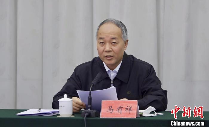 圖為農(nóng)業(yè)農(nóng)村部副部長(zhǎng)馬有祥在部省共同打造青海綠色有機(jī)農(nóng)畜產(chǎn)品輸出地推進(jìn)會(huì)議上講話?！±罱瓕?攝