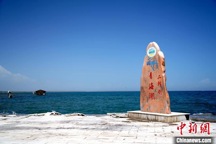 圖為青海湖景區(qū)一角?！O睿 攝