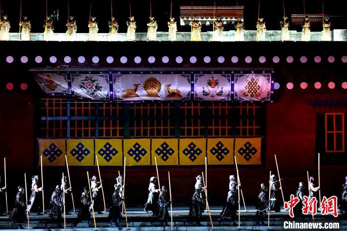 3月17日，西藏拉薩，《文成公主》大型史詩(shī)劇演出現(xiàn)場(chǎng)。　李林 攝