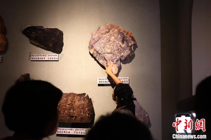 青海玉樹:網(wǎng)絡(luò)名人打卡博物館一覽江河源頭自然與人文之美