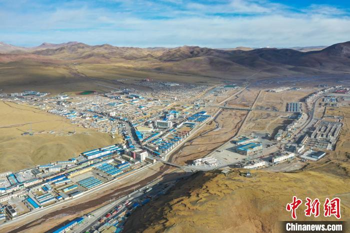 西藏安多:深秋時節(jié)高原小城風光美