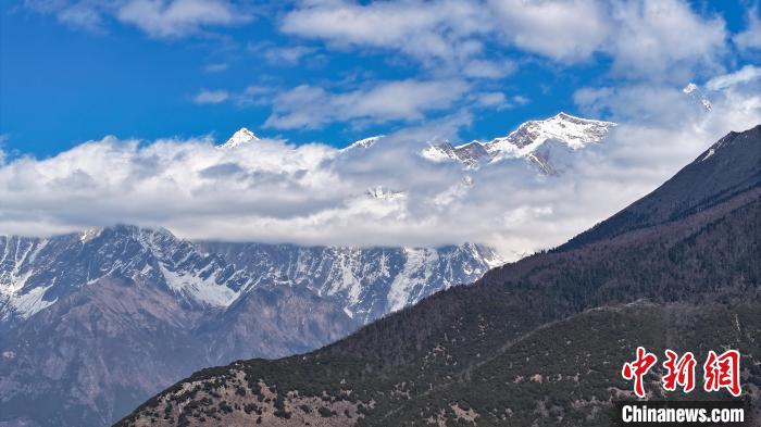 西藏林芝雅魯藏布江沿岸春日景色如畫(huà)