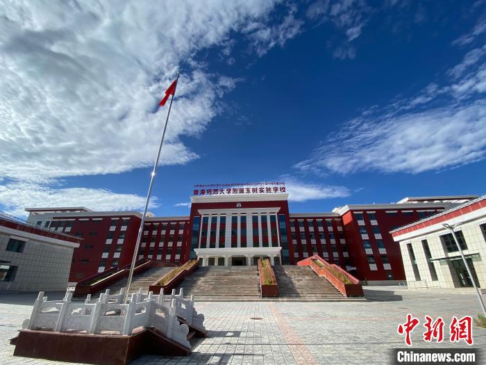 瀾滄江畔開出“教育格?；ā保含F代教育和生態(tài)教育并重