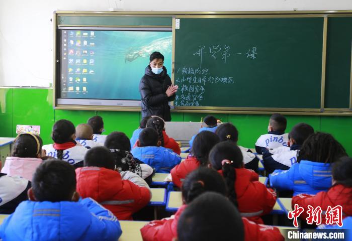 圖為學(xué)生正在上課?！●R銘言 攝