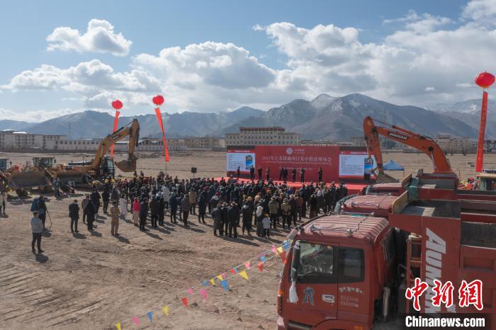 圖為2023年江蘇援藏項目集中推進(jìn)會現(xiàn)場?！∝暩聛硭?攝