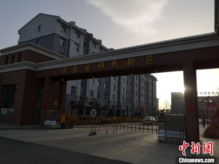 2019年以來，一萬余農(nóng)民搬離山溝，住進(jìn)縣城東郊移民新區(qū)“萬家樂”?！》尔惙?攝