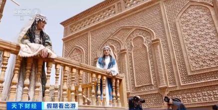 “春晚同款”變“爆款”!古城旅拍熱帶動(dòng)民族服飾銷售