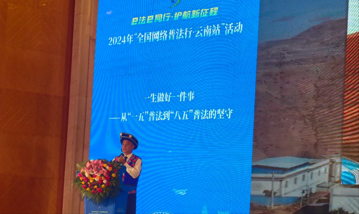 李學平分享普法的故事。人民網(wǎng)記者 孝金波攝