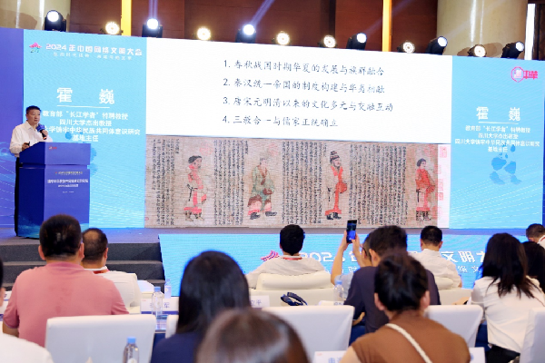講好中華民族共同體故事，讓網(wǎng)絡(luò)“連心”更“聚心”