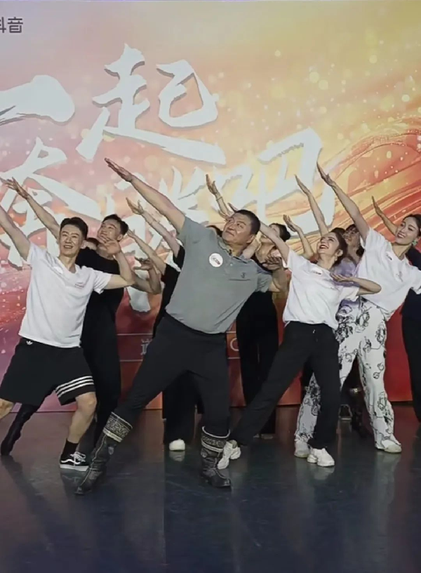 講好中華民族共同體故事，讓網(wǎng)絡(luò)“連心”更“聚心”