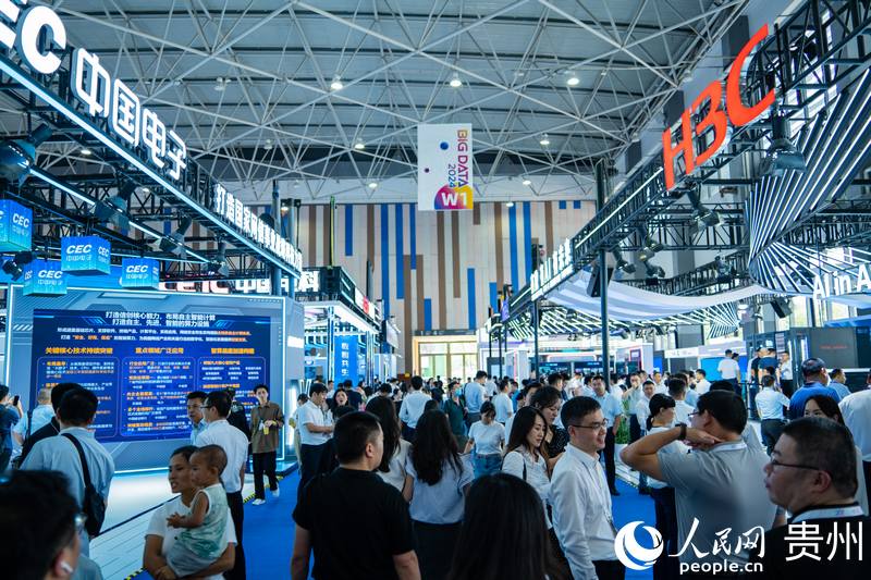 3、2024數(shù)博會(huì)共吸引400余家展商參展。人民網(wǎng) 陽茜攝.jpg