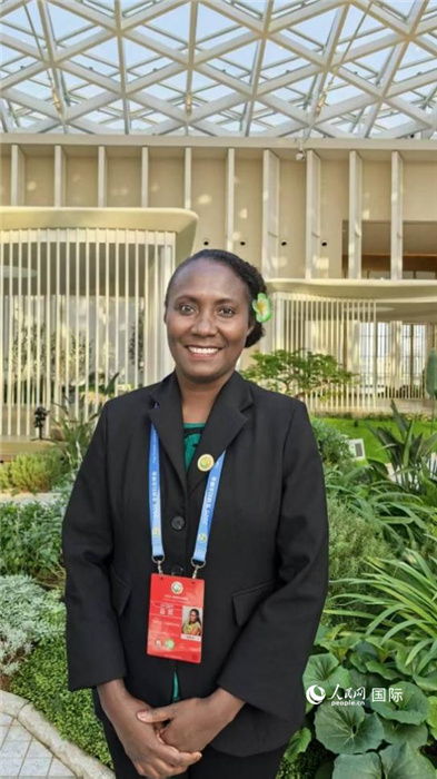 所羅門群島婦女、青年、兒童與家庭事務部新聞發(fā)言人尼祿·凡科莎接受人民網采訪。 人民網 吳詩敏攝