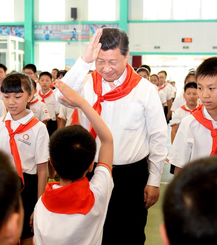 2014年5月30日，習(xí)近平總書記來到北京市海淀區(qū)民族小學(xué)，參加慶?！傲弧眹?guó)際兒童節(jié)活動(dòng)。