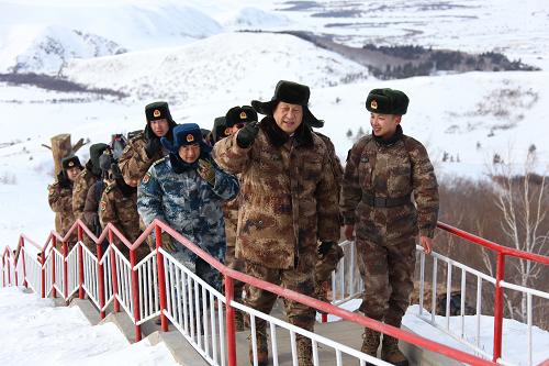  2014年1月26日上午，習(xí)近平來(lái)到內(nèi)蒙古邊防某團(tuán)三角山哨所，看望正在執(zhí)勤的戰(zhàn)士。新華社記者 李剛 攝