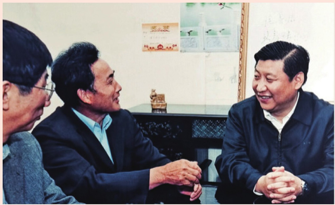 2003年4月24日，時任浙江省委書記習近平在浙江下姜村調(diào)研。