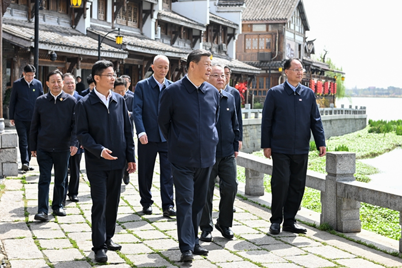 2024年3月19日，習(xí)近平總書(shū)記在湖南常德河街考察。