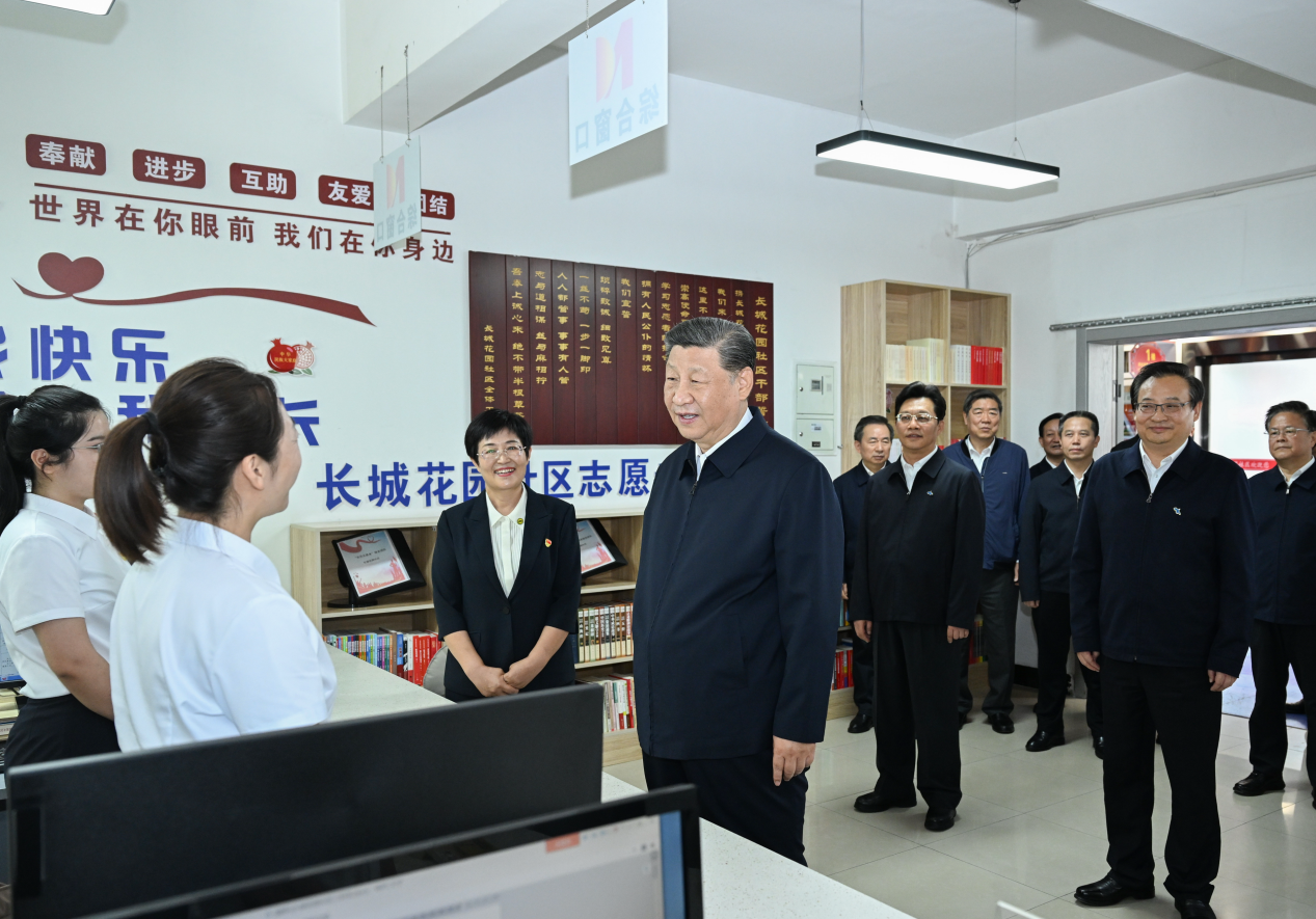 2024年6月19日，習近平總書記來到寧夏銀川市金鳳區(qū)長城花園社區(qū)考察。
