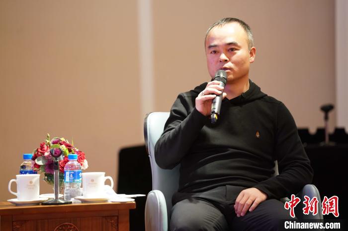 圖為<a target='_blank' >中新社</a>青海分社社長(zhǎng)胡鐘藝就加強(qiáng)瀾湄流域新聞報(bào)道發(fā)表觀點(diǎn)?！√K丹 攝