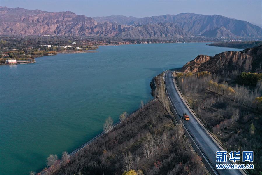 （經(jīng)濟(jì)）（4）青海馬康公路進(jìn)入路面施工階段