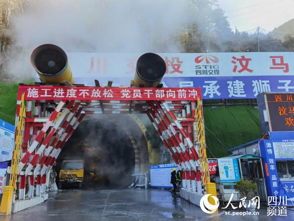 獅子坪隧道口。郭瑩 攝