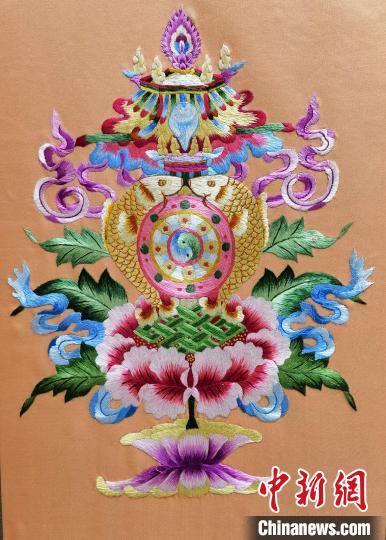 圖為藏繡作品。　祁增蓓 攝