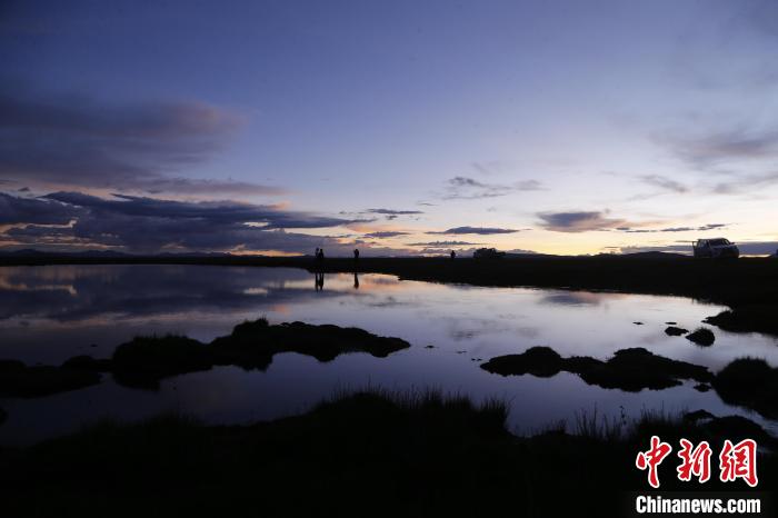 圖為夕陽(yáng)下的查旦濕地?！●R銘言 攝
