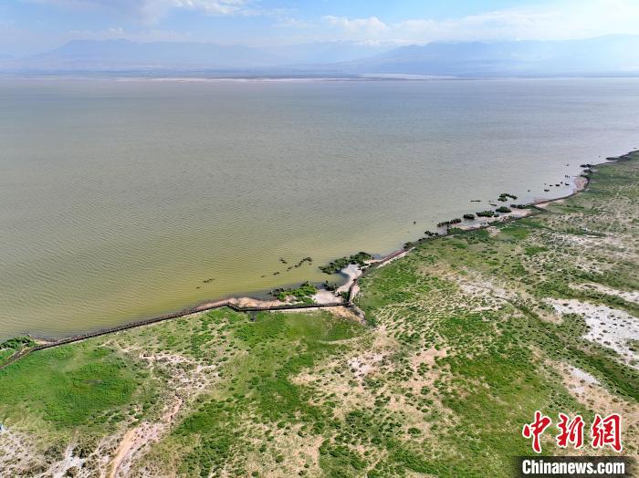 圖為航拍都蘭湖國(guó)家濕地公園?！∑钤鲚?攝