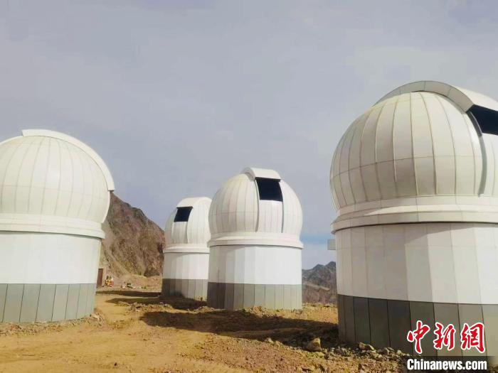 圖為南京大學時域天文臺望遠鏡圓頂安裝完畢?！±浜苿?chuàng)園區(qū)管委會 供圖