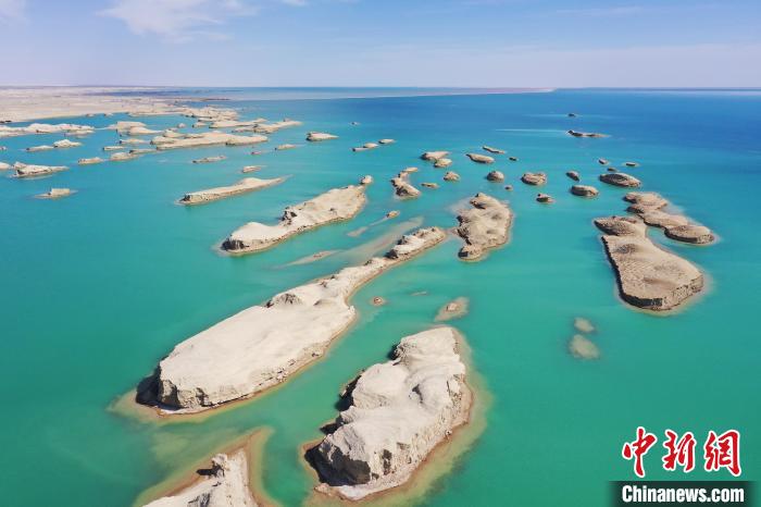 航拍青海大柴旦烏素特水上雅丹奇特景觀?！●R銘言 攝