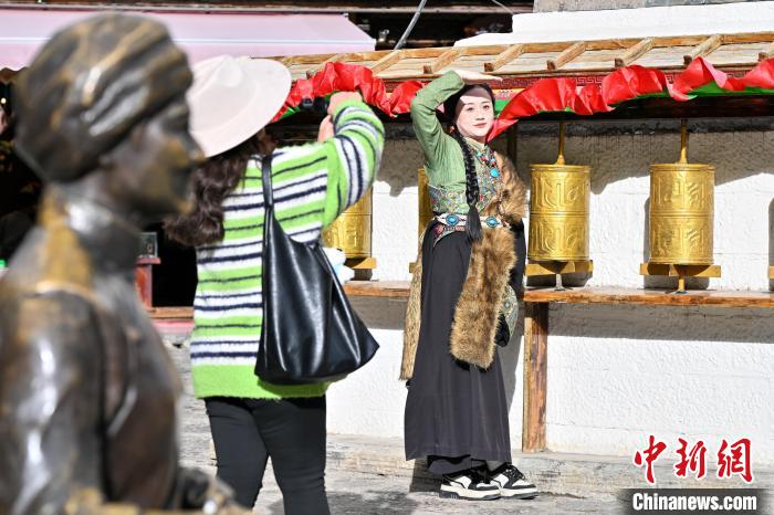 云南迪慶獨(dú)克宗古城旅游“淡季不淡”