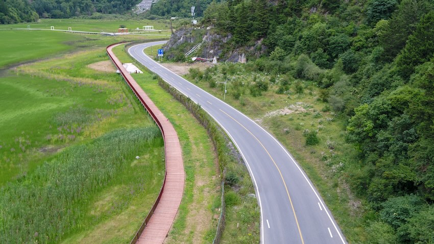 甘海子景區(qū)的漫游道。四川省交通運(yùn)輸廳公路局供圖