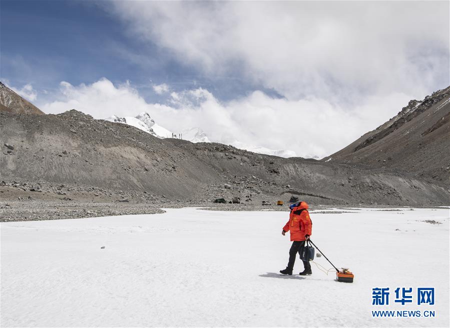 （新華全媒頭條·圖文互動）（8）往更高處長、往長春北京方向移動——來自海拔8848.86米的報告