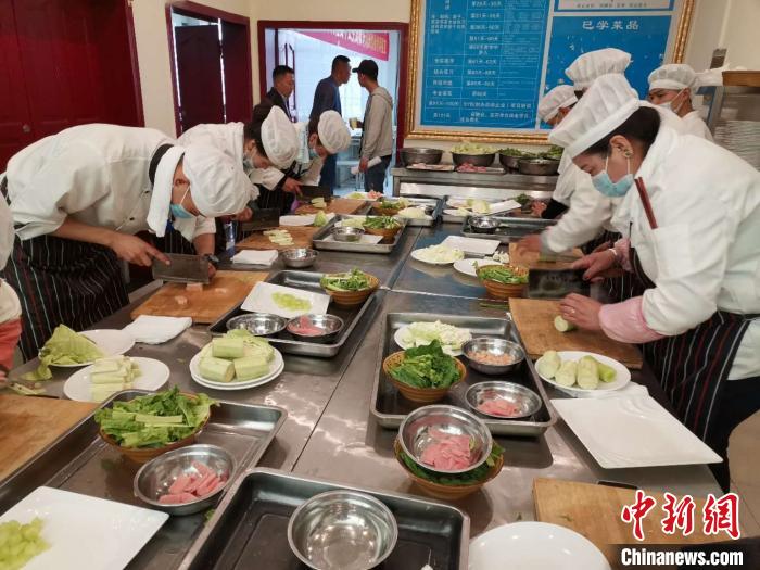 拉薩聚焦高校畢業(yè)生、農(nóng)牧民就業(yè)任務(wù)指標(biāo)均超額完成