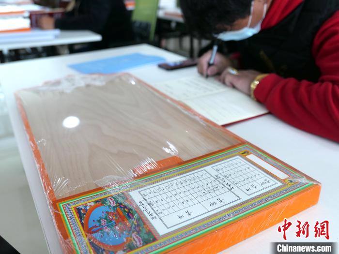 圖為天文歷算計(jì)算工具?！≈x牧 攝