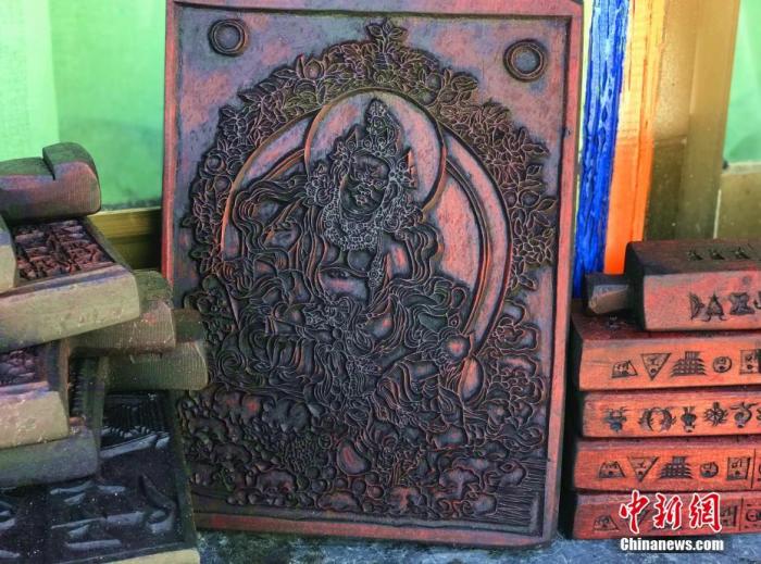 圖為普松雕刻技藝傳承人嘎瑪曲扎創(chuàng)作的雕刻作品。 <a target='_blank' ><p  align=
