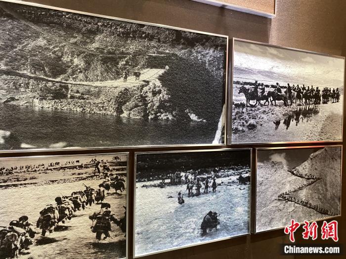 紅樓內(nèi)展廳，圖為昌都戰(zhàn)役中的人民解放軍。彭寧鈴 攝