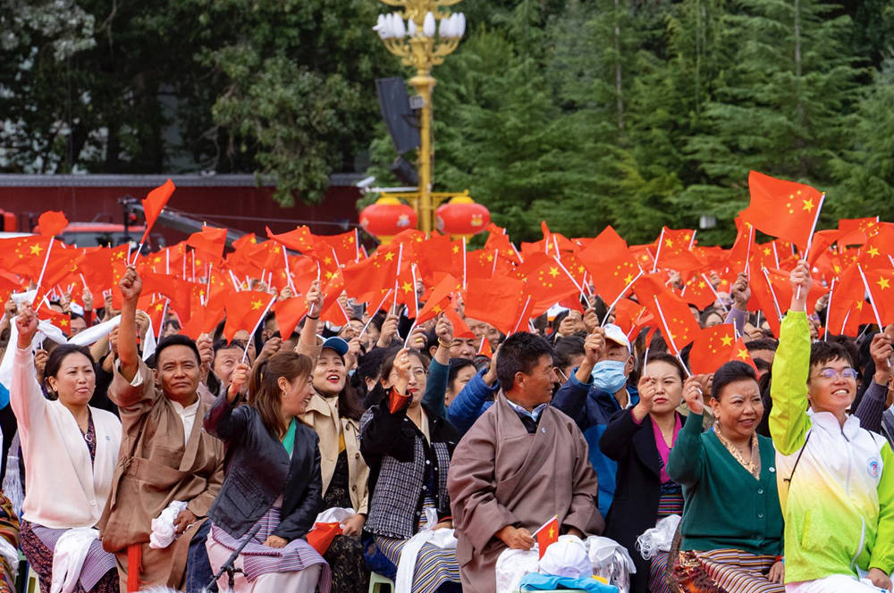 8月19日10時，慶祝西藏和平解放70周年大會在拉薩市布達拉宮廣場隆重舉行。徐馭堯 攝