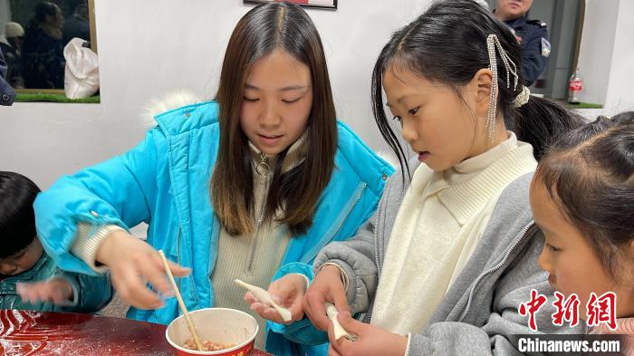 西藏戍邊民警：一想到孩子，心就瞬間柔軟了
