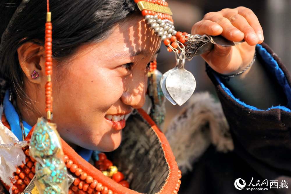 撩起“神秘面紗”。人民網(wǎng) 李海霞