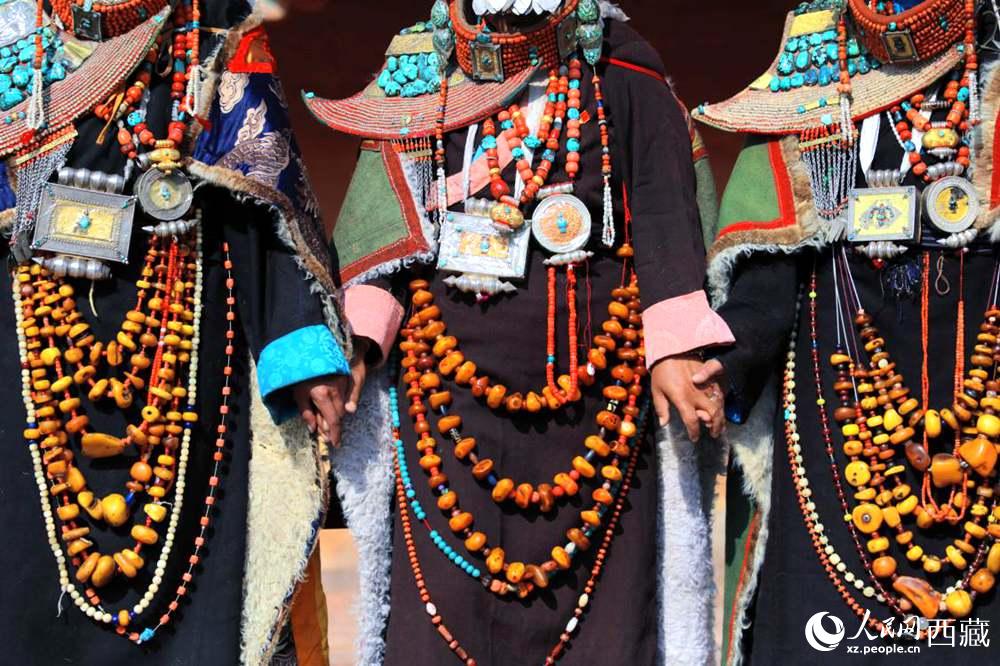 精美的“飛天服飾”。人民網(wǎng) 李海霞攝