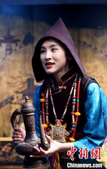 圖為西藏自治區(qū)級(jí)非遺項(xiàng)目——山南浪卡子縣的羊卓服飾?！±盍?攝
