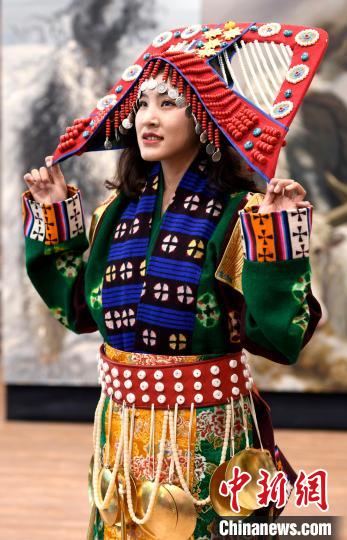 圖為國(guó)家級(jí)非遺項(xiàng)目——西藏那曲申扎縣的巴扎服飾。　李林 攝