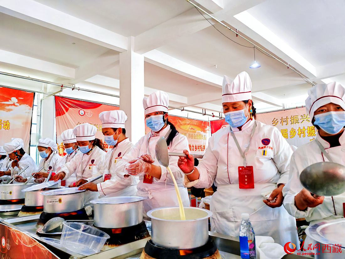 廚藝比拼。人民網(wǎng) 李海霞攝