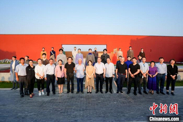 近40套藏式針織系列時裝亮相2022北京時裝周。　北京時裝周供圖