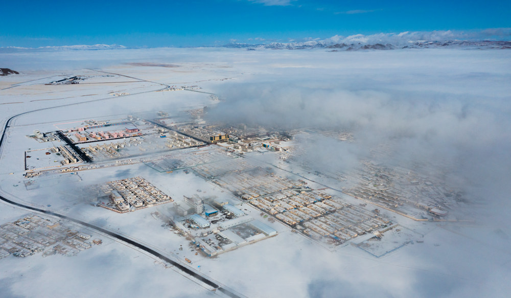 西藏阿里地區(qū)改則縣迎來初雪，銀裝素裹，美如畫卷。
